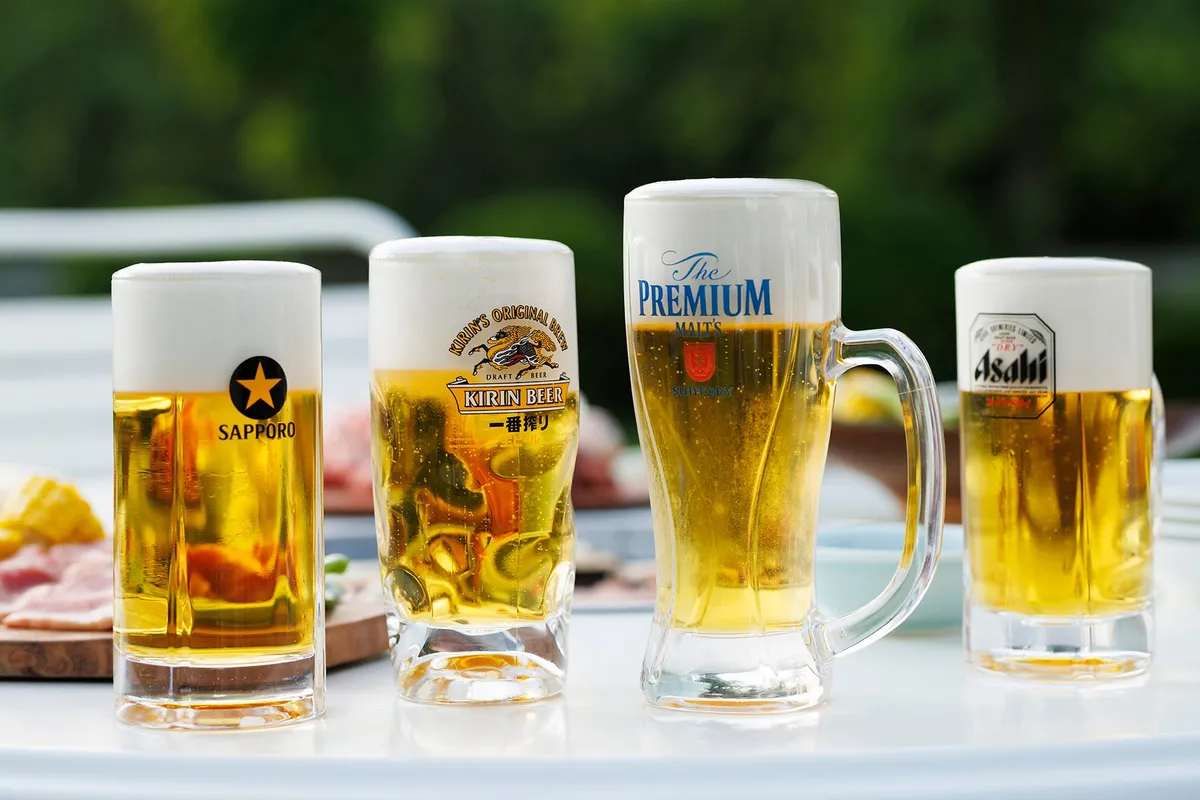 일본 4대 맥주 브랜드의 생맥주가 담긴 잔들
