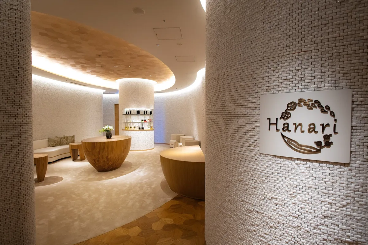 스파 하나리의 입구와 로비 전경