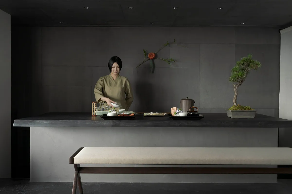 Tea preparation at the SABO lounge counter