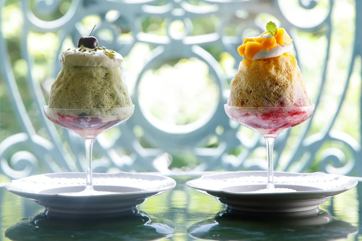 Two varieties of the Chorakukan Hyoka gourmet shaved ice
