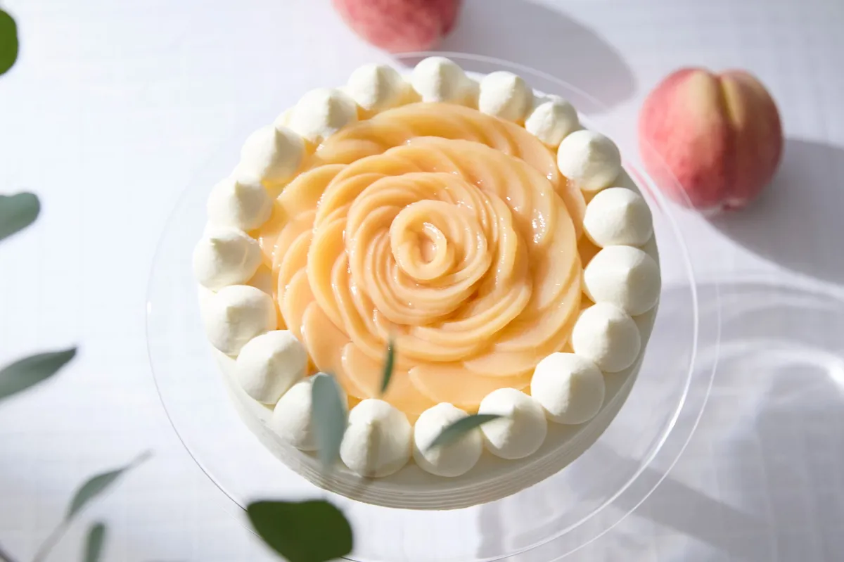 White peach shortcake with rose-patterned fruit slices