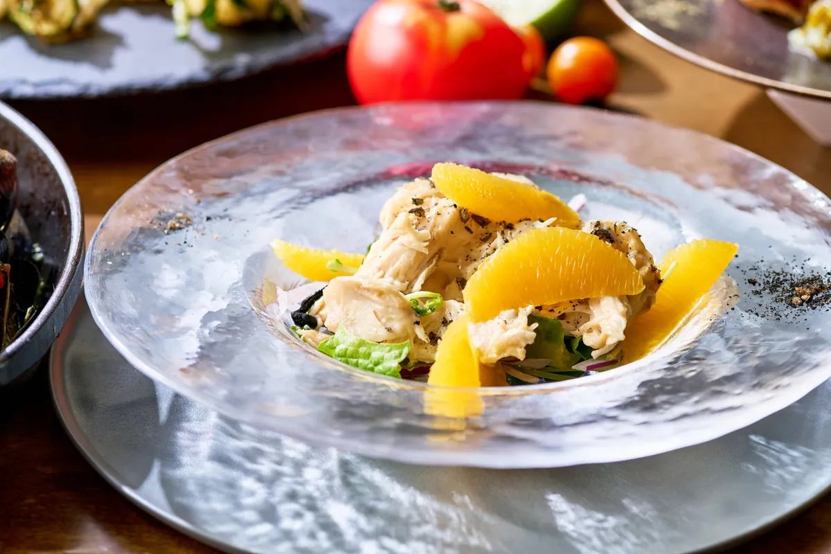 Charcoal-grilled chicken with orange slices