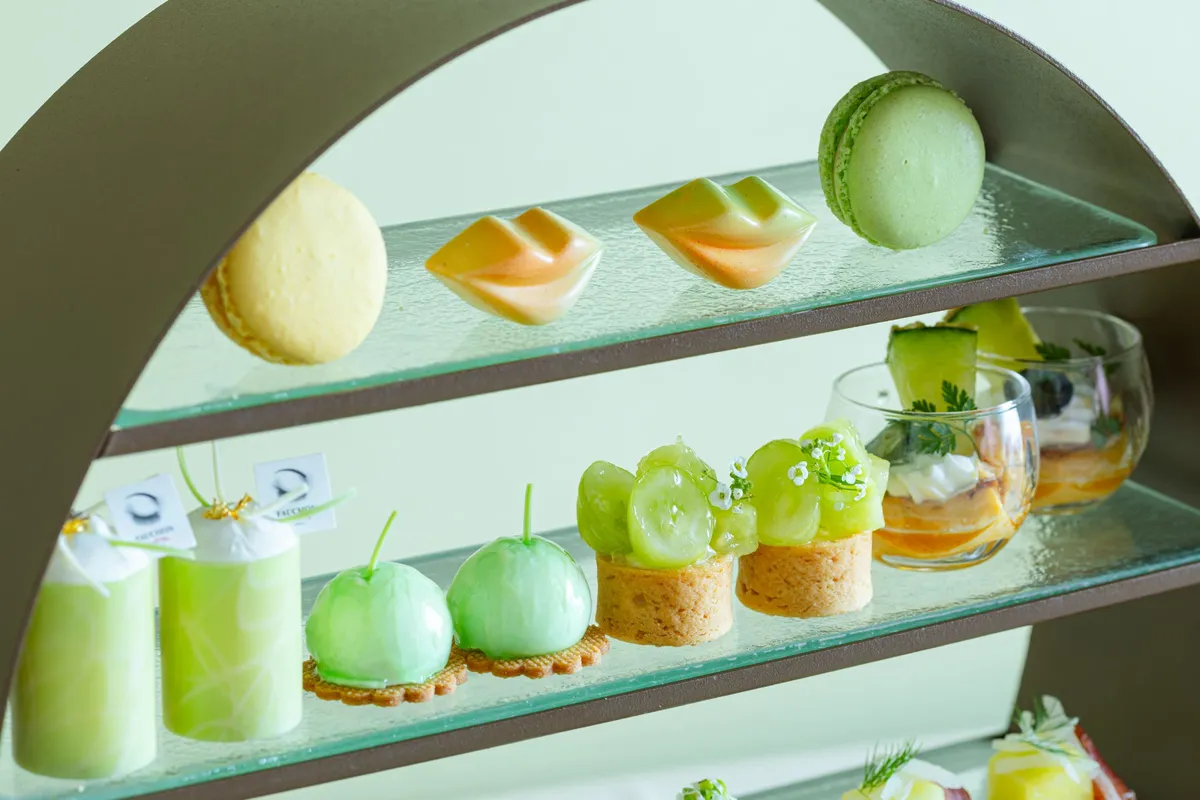 Melon-themed sweets and macarons