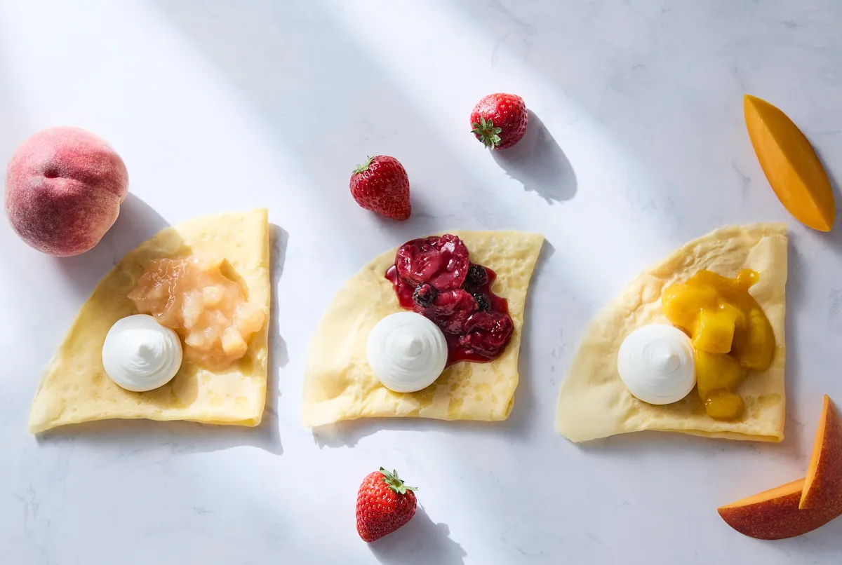 Craft crepes with fruit toppings