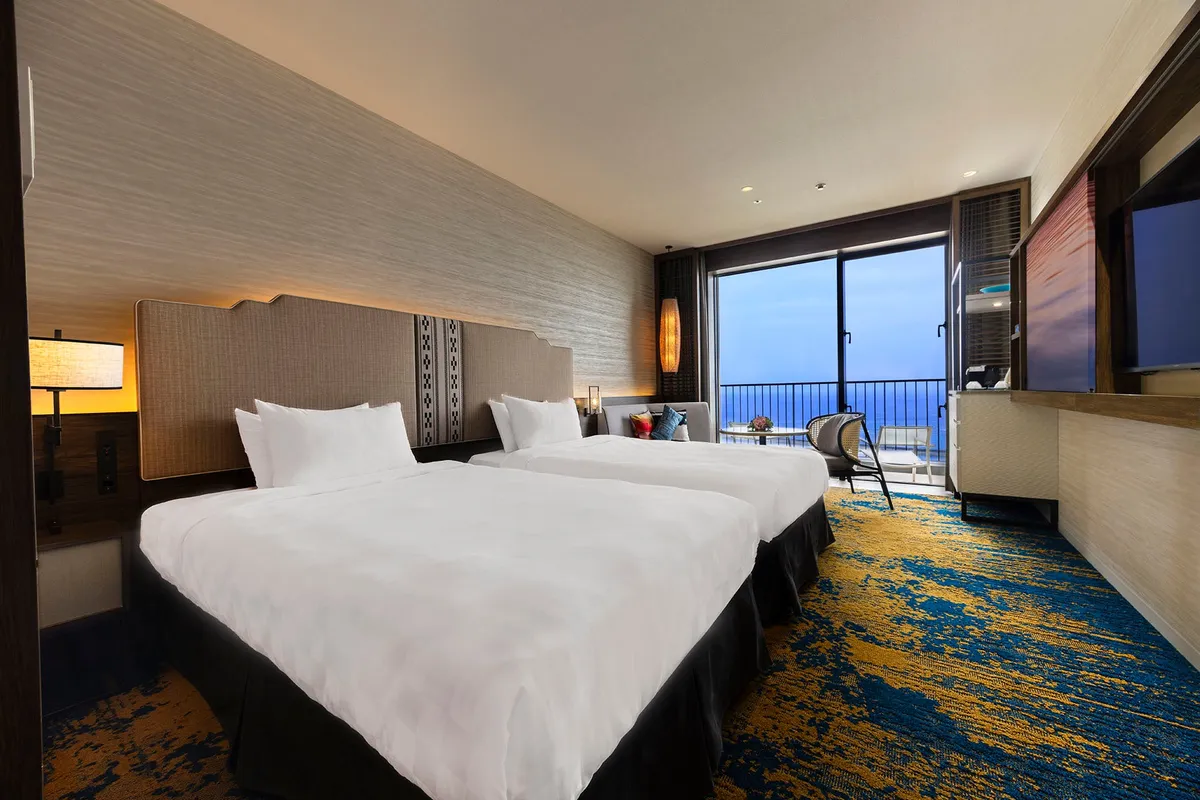 A Club Twin guest room