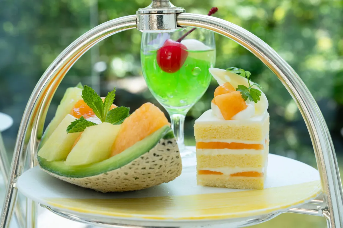 Top tier with fresh melon and cake