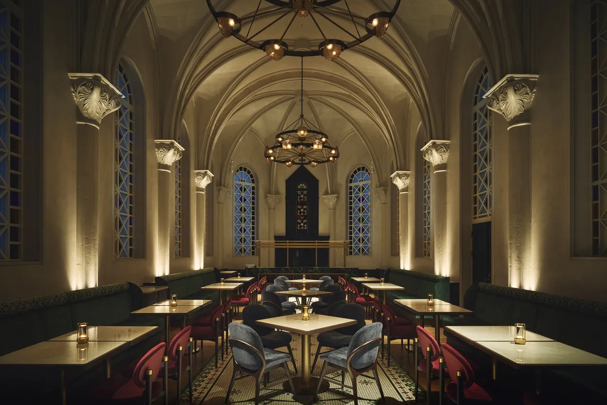The vaulted interior of Restaurant Cathedréclat