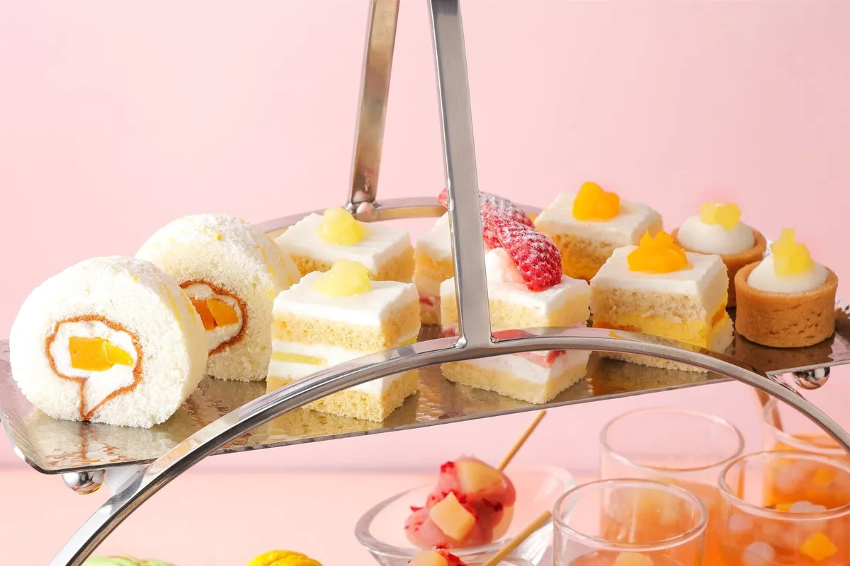 Close-up of the top tier shortcakes including the Super Melon Shortcake