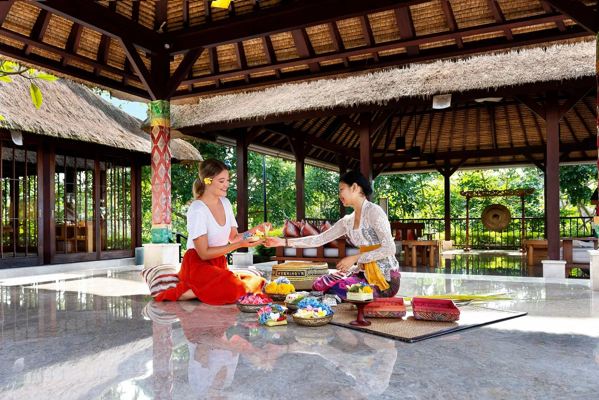 A guest crafting traditional Balinese offerings
