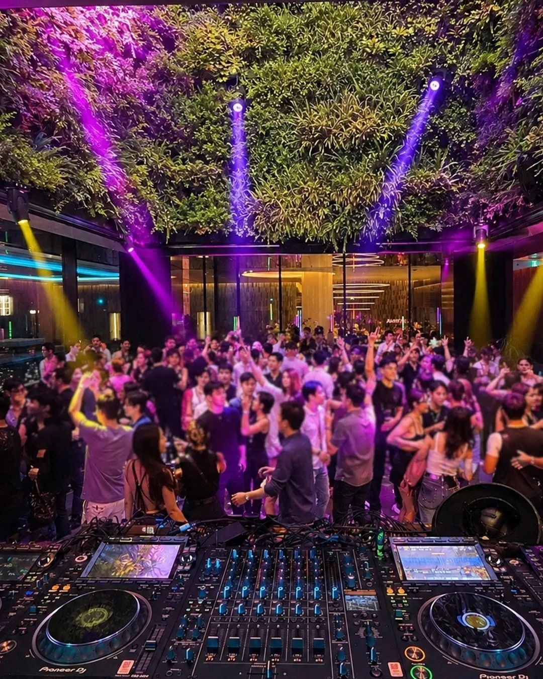 Night party at WET DECK