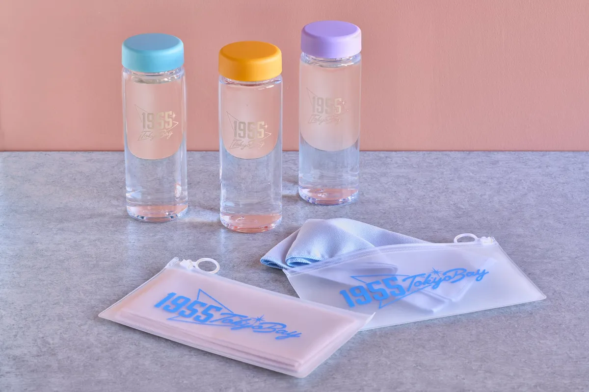 Original cooling bottles and muffler towels with hotel branding