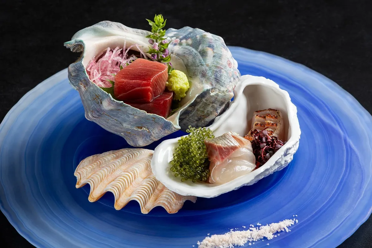 Sashimi selection in shells