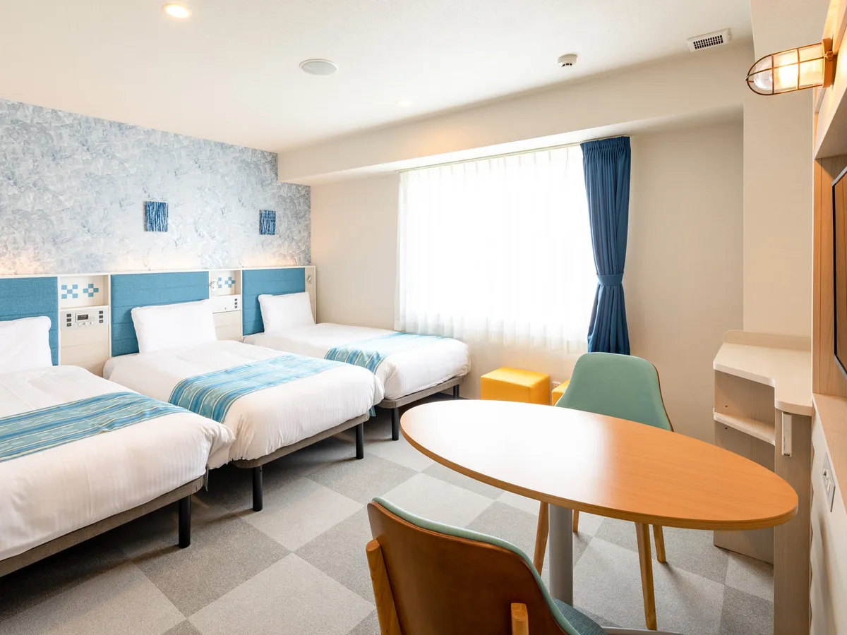 Triple guest room configuration