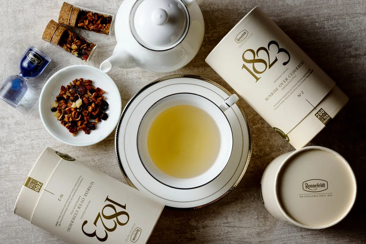 Ronnefeldt tea service presentation