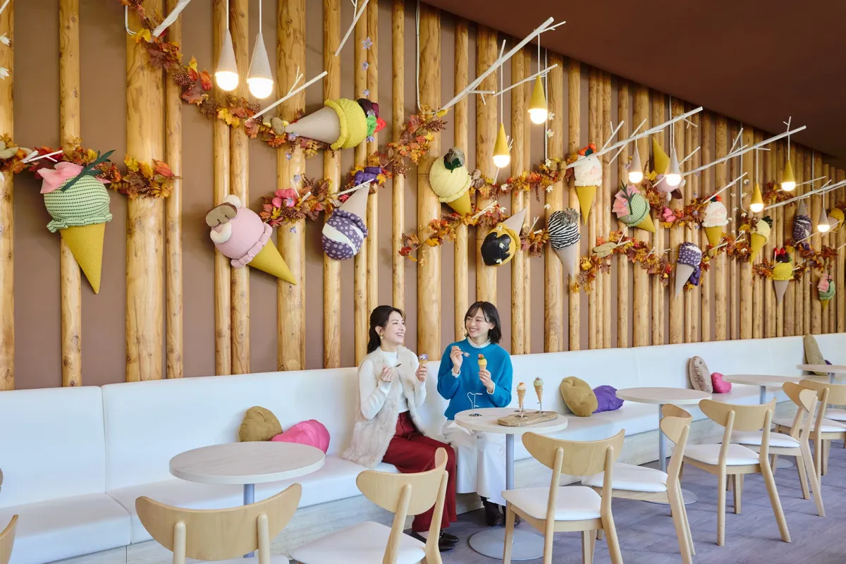 The interior of Lounge yukkuyukku with potato-themed decorations