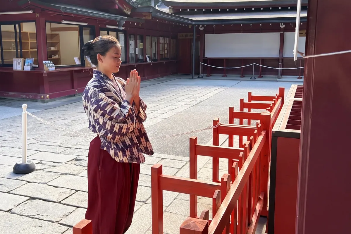 Prayer at Hakone Shrine