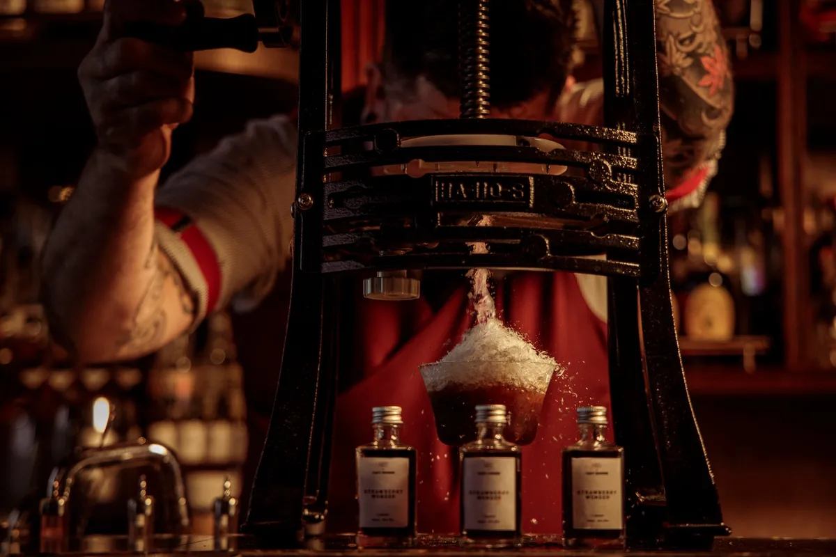 The preparation of a shaved ice cocktail at VIRTÙ