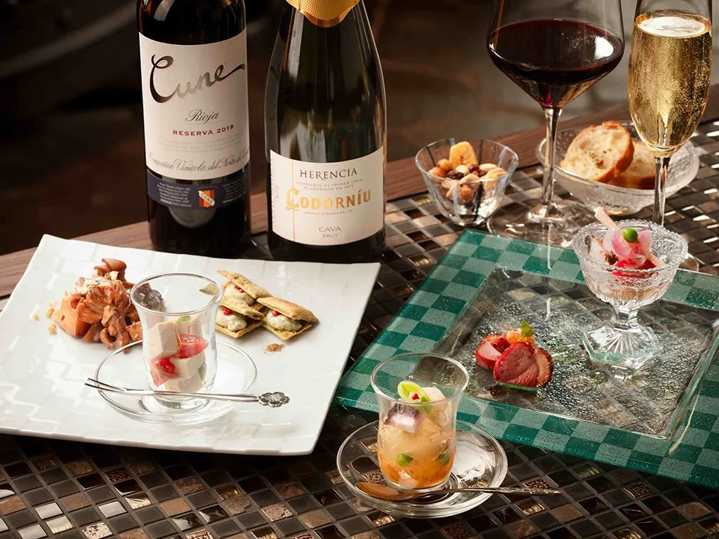 Wine and appetizers in the lounge