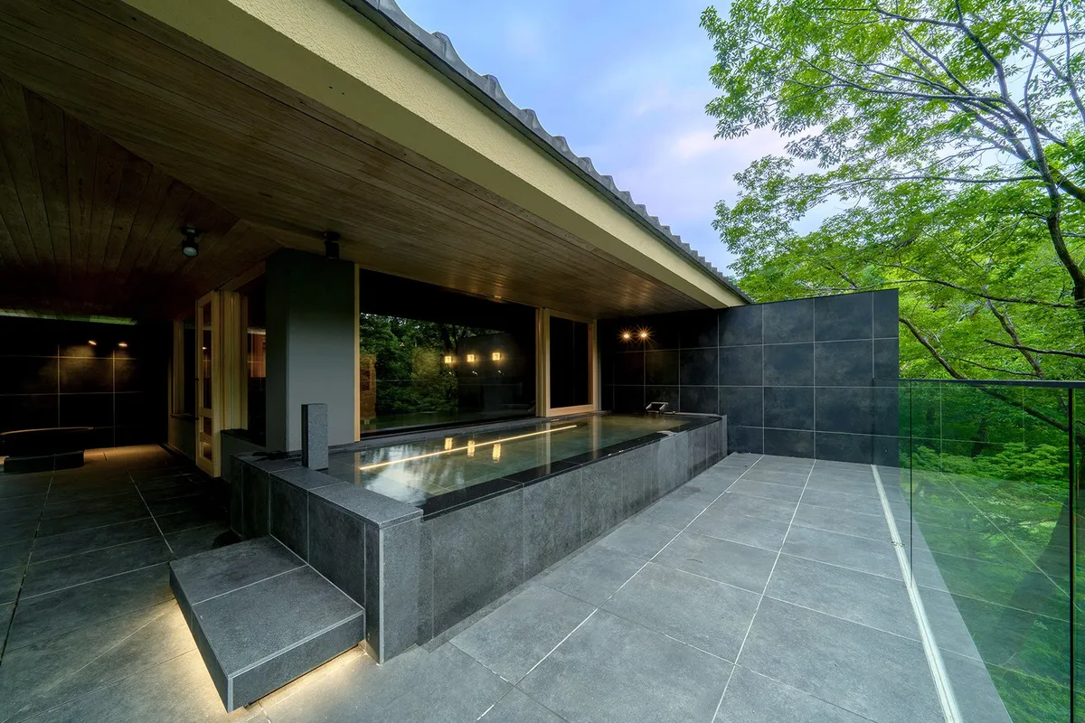 The communal open-air bath overlooking the Tama River