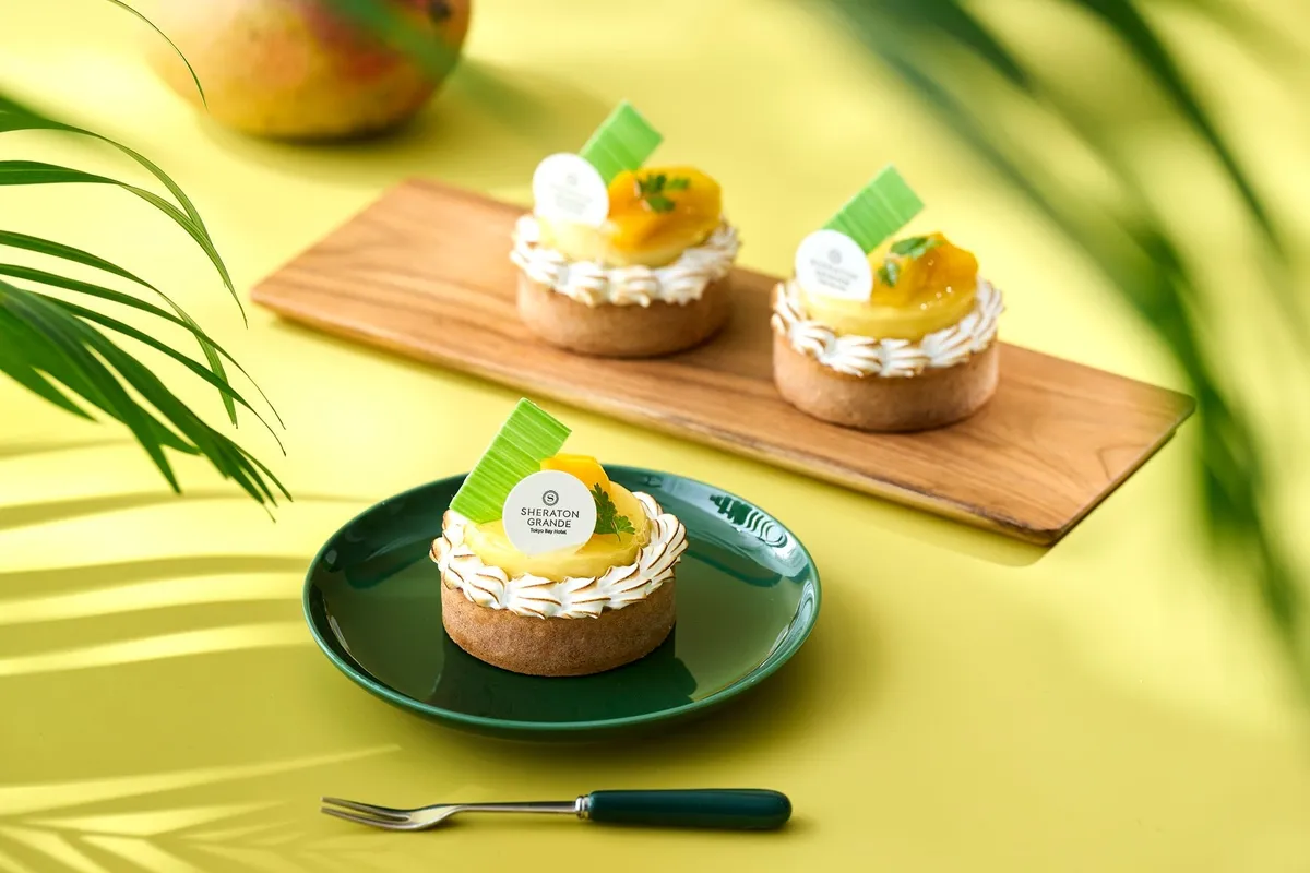Mango tarts with coconut meringue