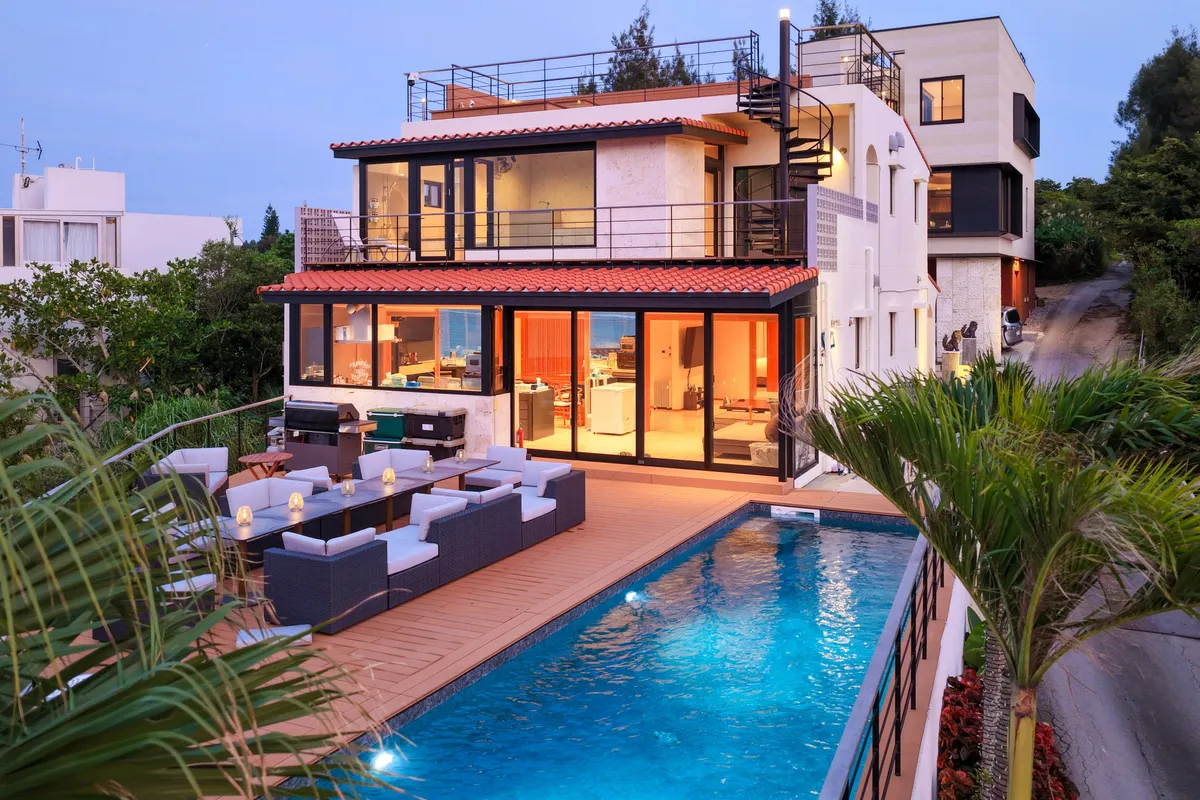 Villa EARTH pool and seating area.