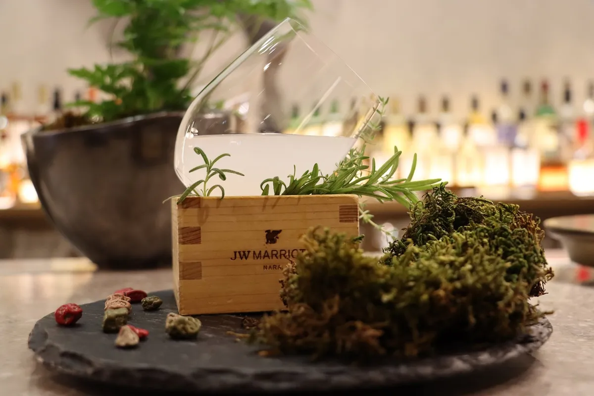 Kyuto no Shizuku cocktail in a wooden box