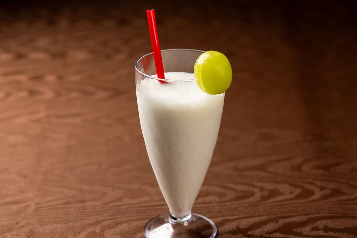 A yogurt smoothie garnished with a Shine Muscat grape