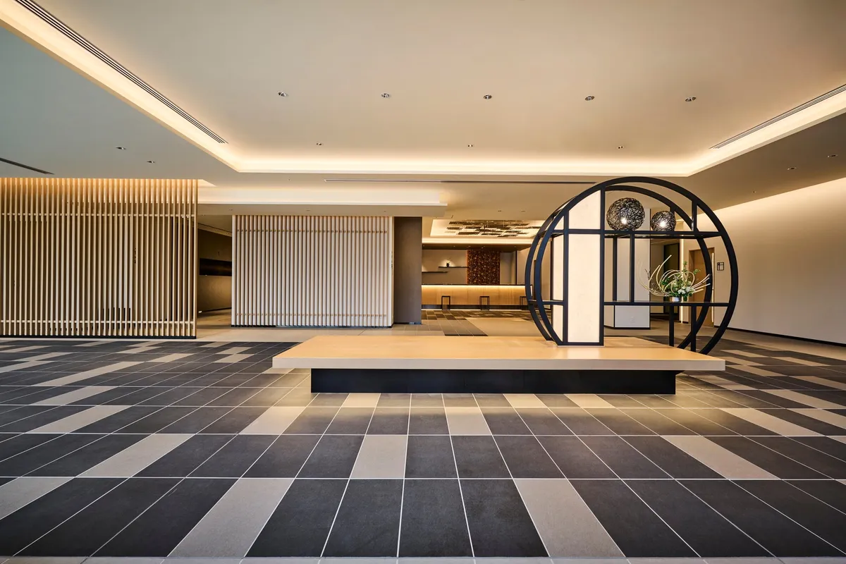 The modern Japanese-style lobby of The Royal Park Hotel Kyoto Umekoji