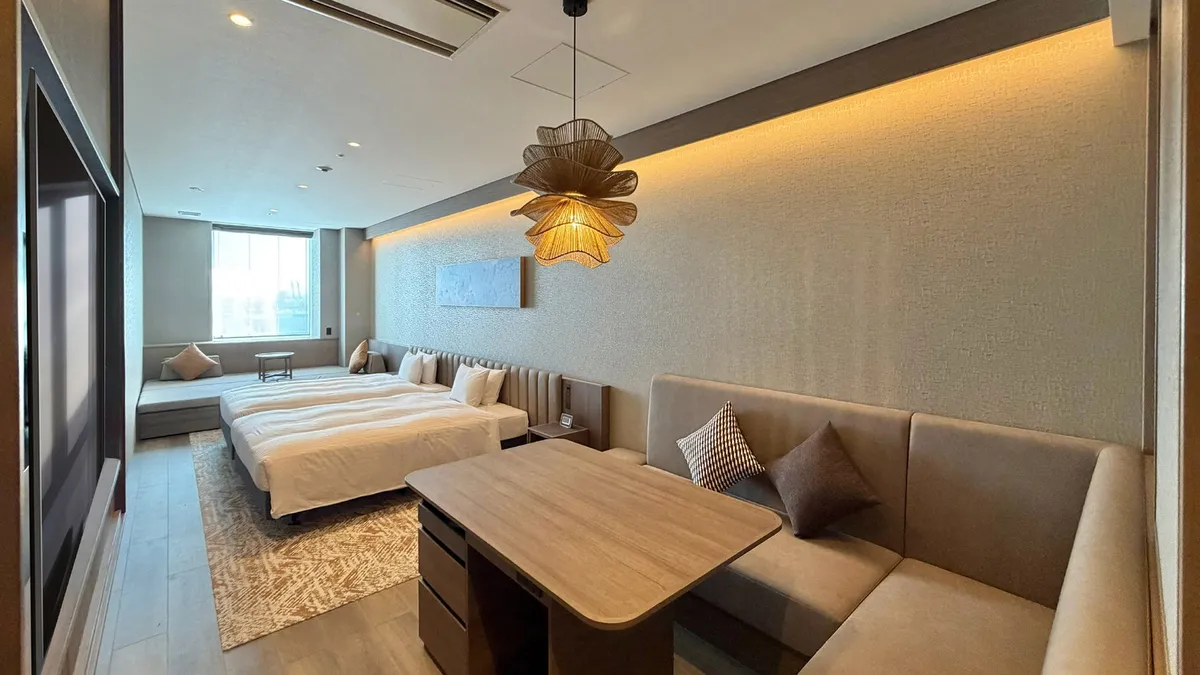 Twin room with daybed