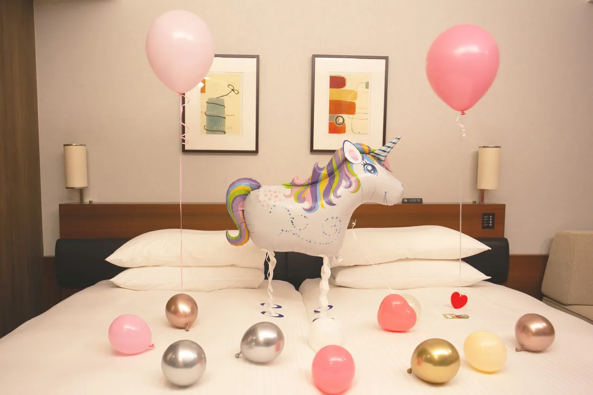 Unicorn walking balloon