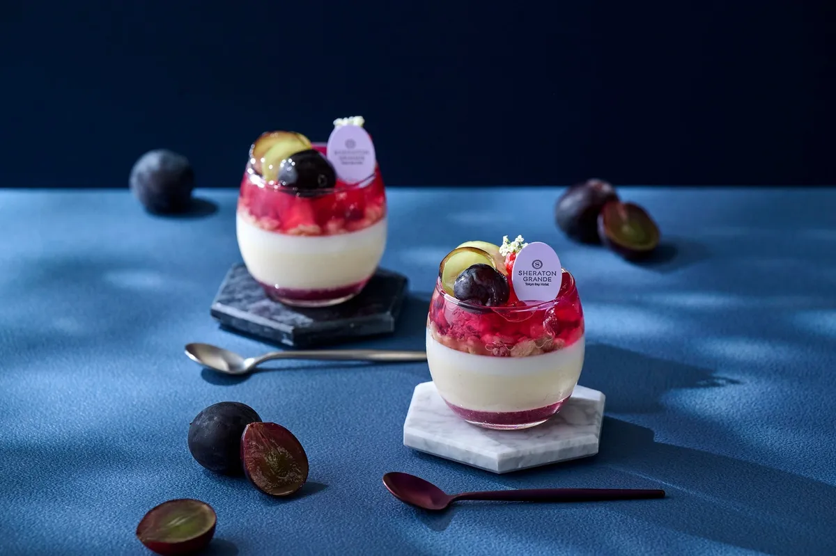 Kyoho Verrine with champagne mousse and grapes